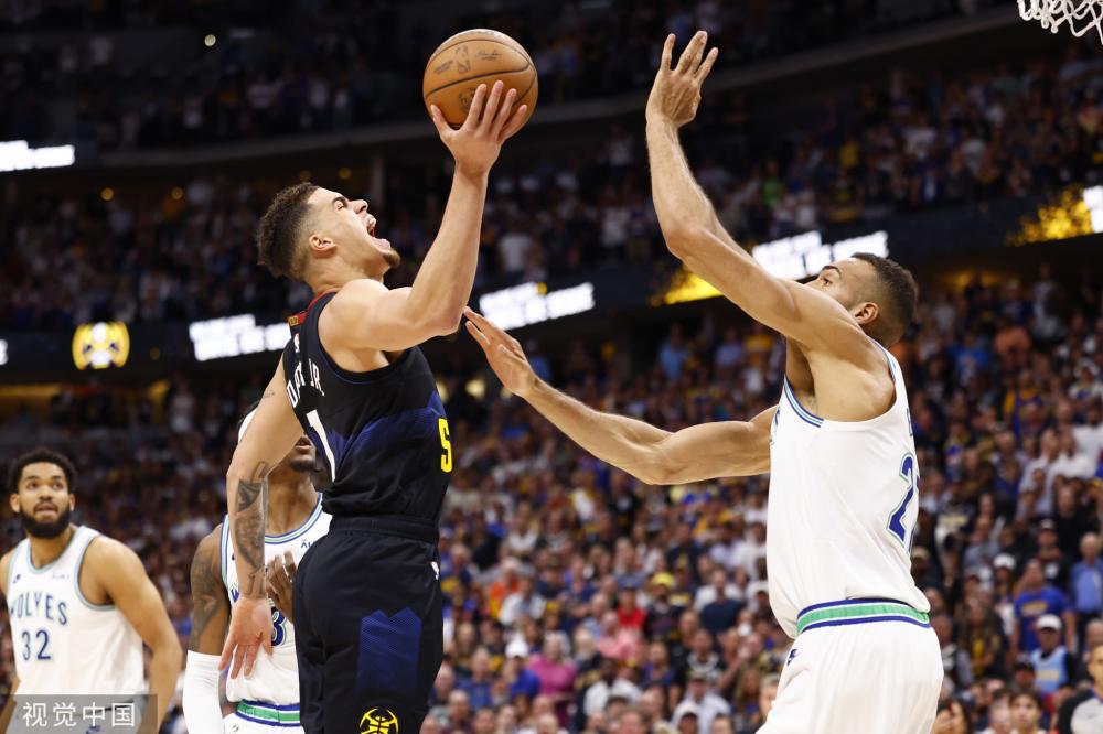 通过一系列 通过一系列