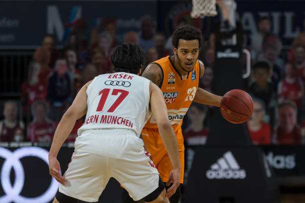 注重控球与 注重控球与